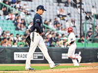 [포토]두산 선발 이영하, 불안한 출발