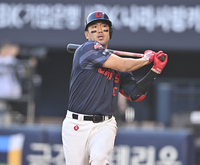 [포토] 전준우 ‘아! 파울이야’