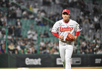 [포토]SSG 최민식, 무실점이지만...