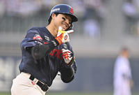 [포토] 손성빈, 3회 기선제압하는 솔로포