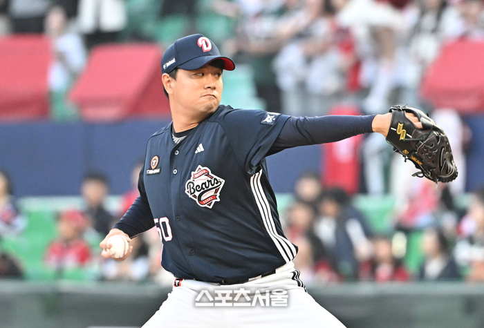 [포토]시즌 첫 승 도전하는 두산 선발 이영하