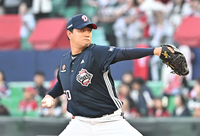 [포토]시즌 첫 승 도전하는 두산 선발 이영하