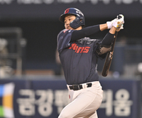 [포토] 손호영 ‘아, 파울이야’