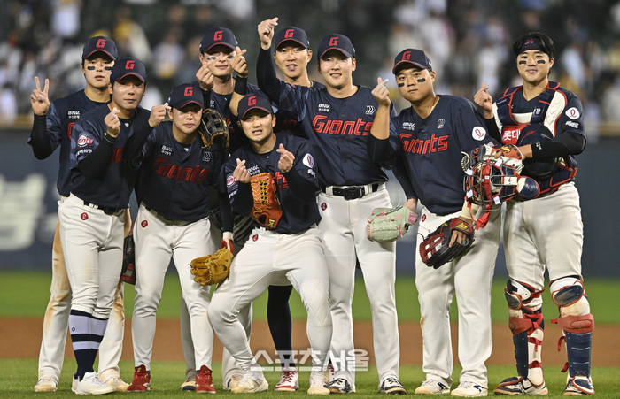 [포토] 승리 거둔 롯데 ‘사랑합니다’
