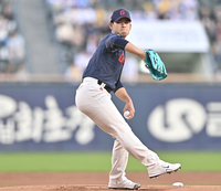 [포토] 역투하는 롯데 김진욱