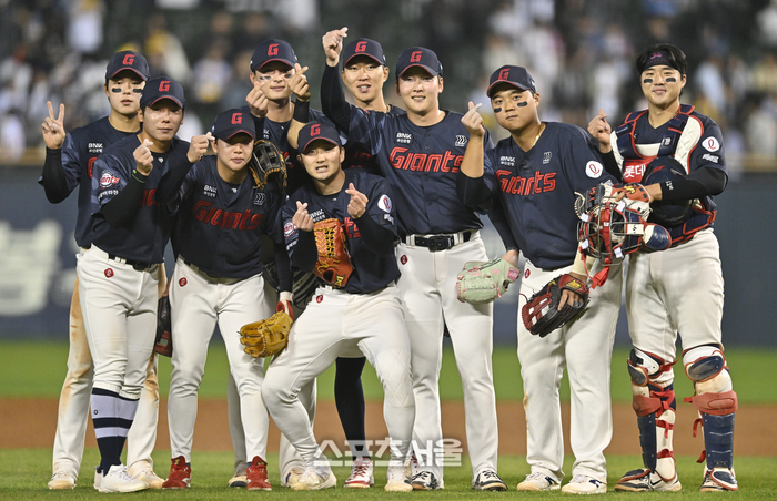 [포토] 롯데, 귀염뽀짝 승리 세리머니