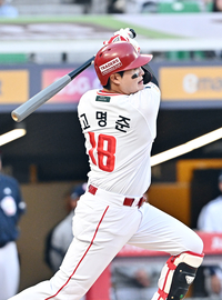 [포토]SSG 고명준, 두산 이영하 상대 시즌 4호 홈런
