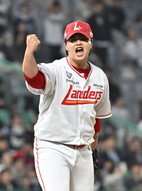 [포토]SSG 김민, 위기 넘겼다!