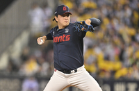 [포토] 김원중 ‘힘찬 투구’