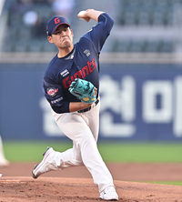 [포토] 2승에 도전하는 롯데 김진욱