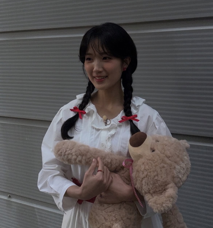 ‘고딩형사’ 김혜윤, 염정아 커피차에 감동…훈훈한 ‘SKY 캐슬’ 인연