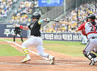 “이럴 때 하필…” 잘 나가던 KT, 안현민·허경민 동반 이탈 ‘초대형 악재’ [SS메디컬체크]