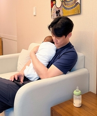 김소영, 둘째 품에 안은 오상진의 조리원 근황 공개…“이름 뭘로 하지?”