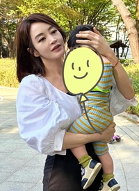 김혜수, 아이 꼭 안아줬다…카리스마 벗고 드러난 다정한 얼굴