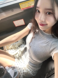 ‘박성광 아내’ 이솔이, 항암 투병 딛고 전한 화사한 봄 인사... “햇살 머금은 청순미”