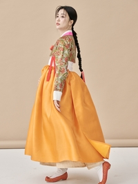 박하선, 연극 ‘홍도’ 비하인드 컷 속 피어난 고전미