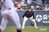 김태형 감독의 ‘포스트 이대호’ 특급 칭찬, 그런데 타격이 아닌 수비? “너무 잘해준다” [SS시선집중]
