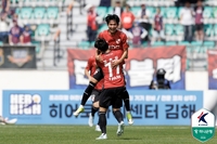 수원FC 꺾은 부산, 파죽 ‘7연승’으로 선두 질주…수원 삼성도 경남 1-0으로 제압