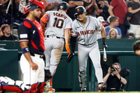 이정후 ‘봄바람 탔다’…4G 연속 안타에 팀도 2연승으로 ‘꼴찌 탈출’