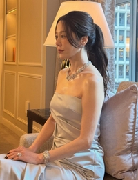 고현정, 보석보다 눈부신 압도적 드레스 자태