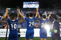 낭만 가득했던 레전드 매치, 맨유 박지성과 ‘공동 주연’ 수원 삼성 전설들도 화려하게 빛났다[SS현장]