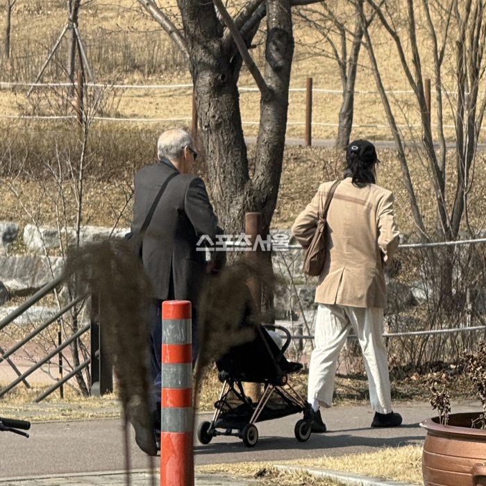 홍상수♥︎김민희, 또 韓 패싱…영화만 상영한다
