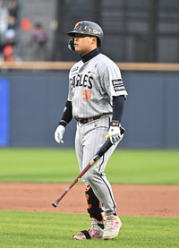 [포토]한화 강백호, 뜬공이 아쉬워...