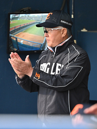 [포토]LG와의 주중 3연전 치르는 한화 김경문 감독
