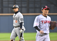 [포토]뜬공에 아쉬워하는 한화 강백호