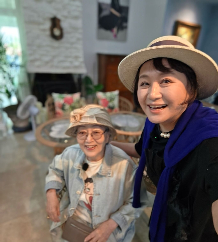 박원숙, ‘일 매출 540만원’ 남해 카페 찾은 김영옥에 감동…모자 쇼핑몰 첫 모델 낙점