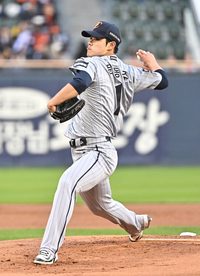 [포토]한화 선발 문동주의 역투