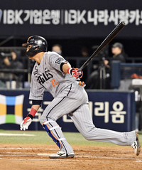 [포토]한화 채은성의 2타점 동점 적시타