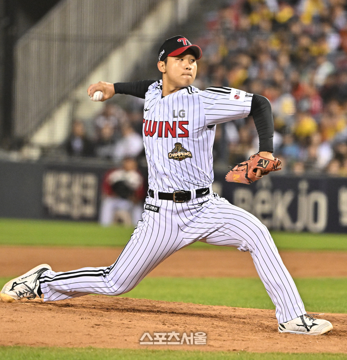 [포토]LG 우강훈, 힘차게!