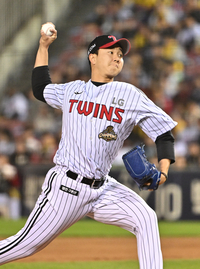 [포토]LG 유영찬의 역투