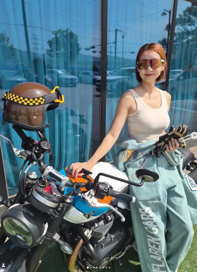 오정연, 봄 타고 포천 달렸다…민트 점프슈트에 바이크 투어