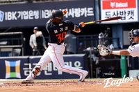 ‘오스틴 타구 놓친 페라자’ 달감독은 감쌌다 “열심히 했다…못 잡은 걸로 얘기하며 안돼” [SS잠실in]