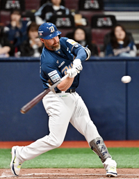 [포토]NC 데이비슨, 키움 알칸타라 상대 안타