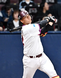 [포토]키움 김건희, NC 신민혁 상대 1타점 희생타