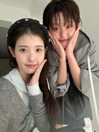 아이유X이연, 손깍지까지 끼고 특별한 케미... “성희주와 도비서”