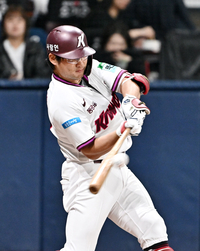 [포토]키움 임지열의 2루타