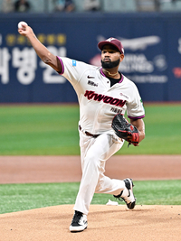 [포토]힘차게 공 뿌리는 키움 알칸타라