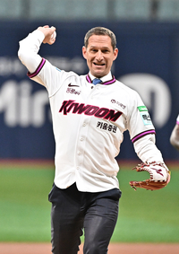 [포토]미국 샌프란시스코 시장, NC-키움 고척 경기 시구