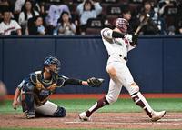 [포토]키움 박주홍의 적시타