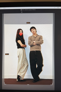 “옆에 누구?” 우즈, 사진 속 미모의 여성 정체…“어머니였다”