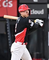 [포토]KT 소형준 상대로 안타 뽑아내는 KIA 박민