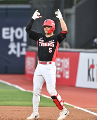 [포토]선제 적시타 친 KIA 김도영