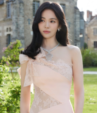 송혜교, 장발은 공주·단발은 여신…파리 홀린 비주얼 [★SNS]