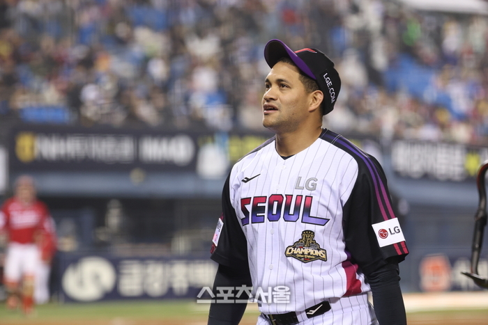 LG 선발진 '초비상'... 치리노스 팔꿈치 부상으로 한 달 이탈, 이제는 '박·신·홍'이 응답할 차례