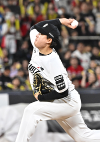 [포토]KIA전 등판한 KT 한승혁