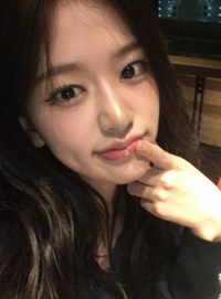 안유진, 입술로 인증한 럭셔리 식사…“김가루 아니고 금가루” [★SNS]